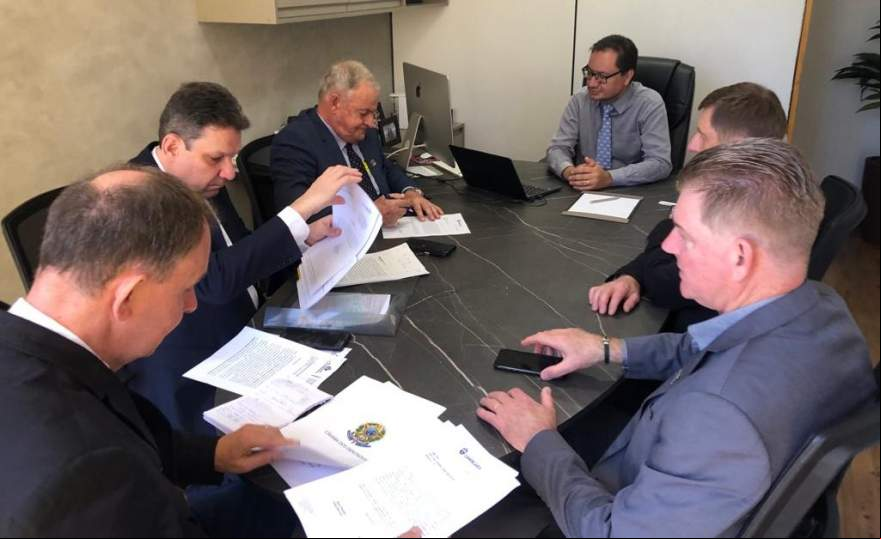 Audiência no gabinete do deputado Covatti Filho com o chefe de gabinete Jonatan Adalto