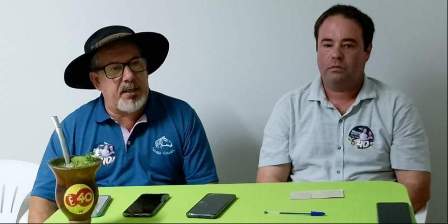 Juarez e Alan: Butzge precisa de repouso (Foto: Odete Jochims | Folha de Candelária)