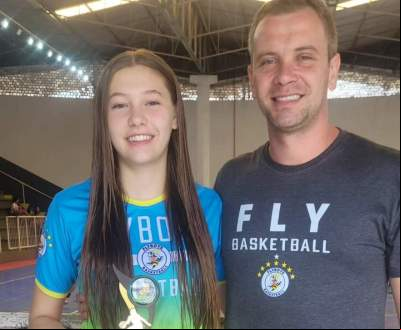 Anita Kotowski, com o treinador Ricardo Ellwanger, foi escolhida para a seleção do torneio (Foto: divulgação | Flyboys)