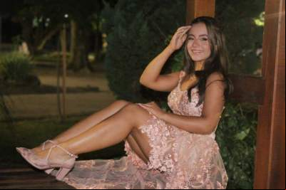Maria Helena comemora seus 15 anos com festa emocionante em Candelária