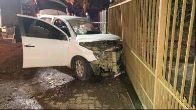 Colisão entre ônibus e carro deixa uma pessoa ferida 