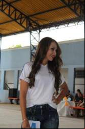 O desfile da candidata a rainha Camila, nº 4