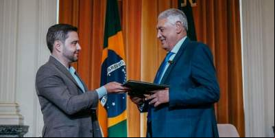 Adolfo Brito toma posse como governador em exercício do Rio Grande do Sul 